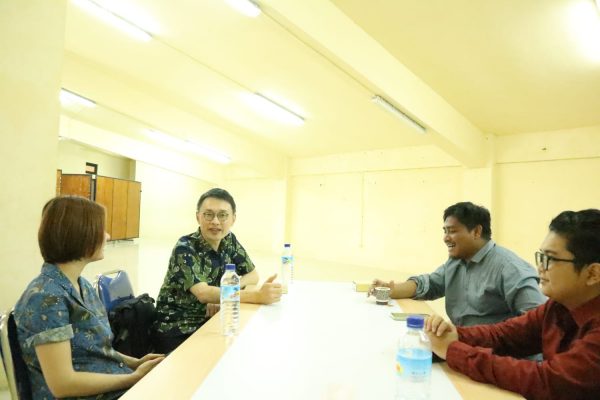 Director of ICS Unram Meets with Prof. Ken Miichi to Discuss Social and Political Issues in Lombok